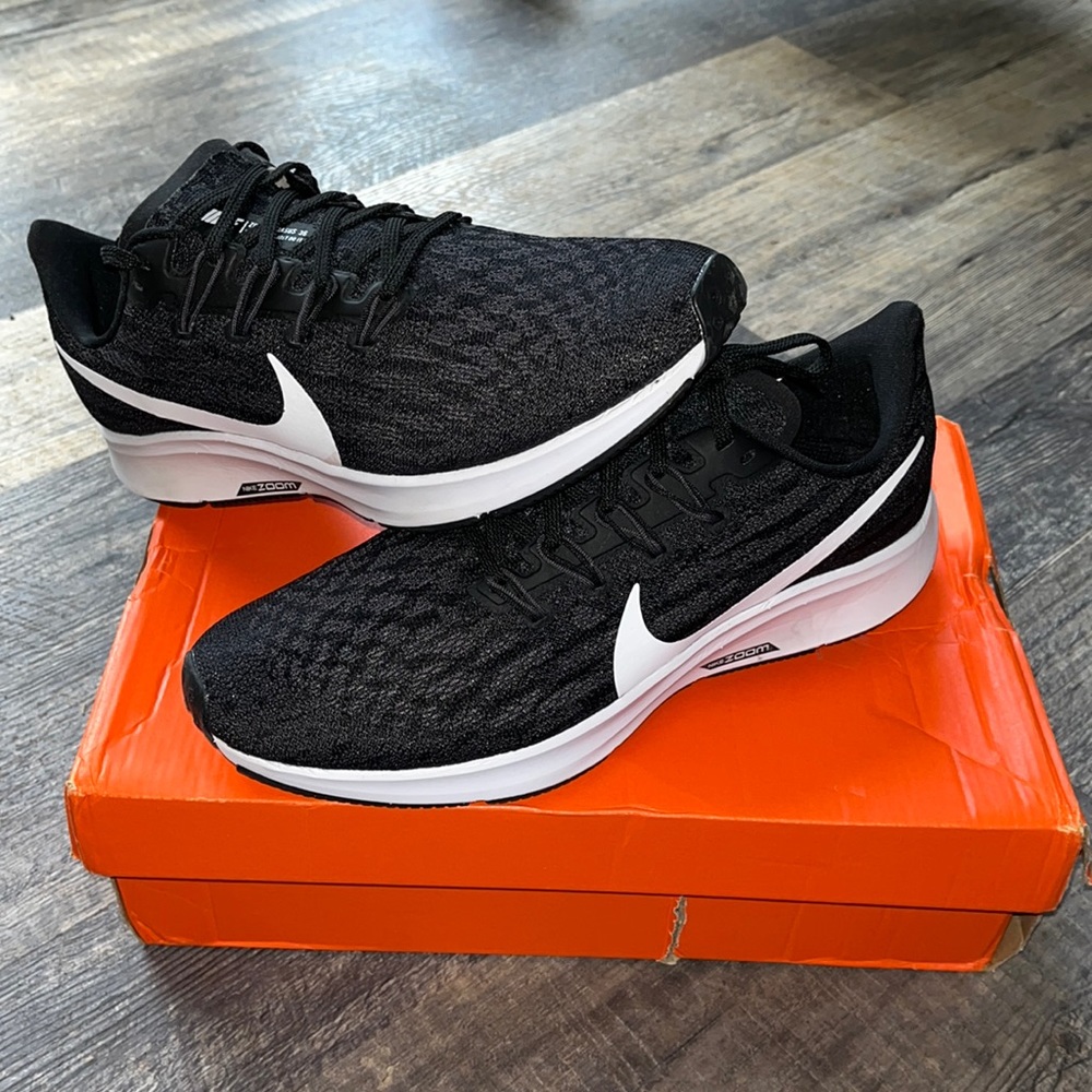 New Nike Zoom Athletic Tennis Shoes